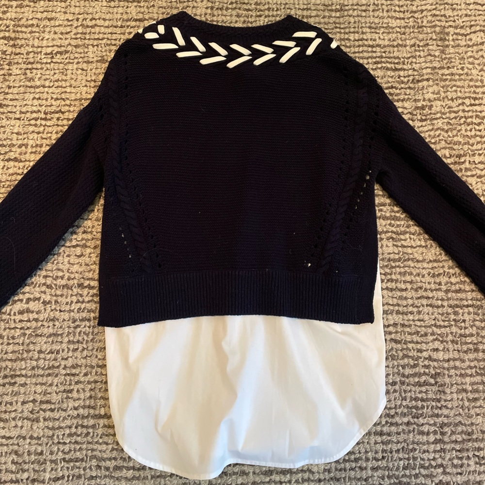 Never been worn, size small Veronica Beard sweater (tags still on)
